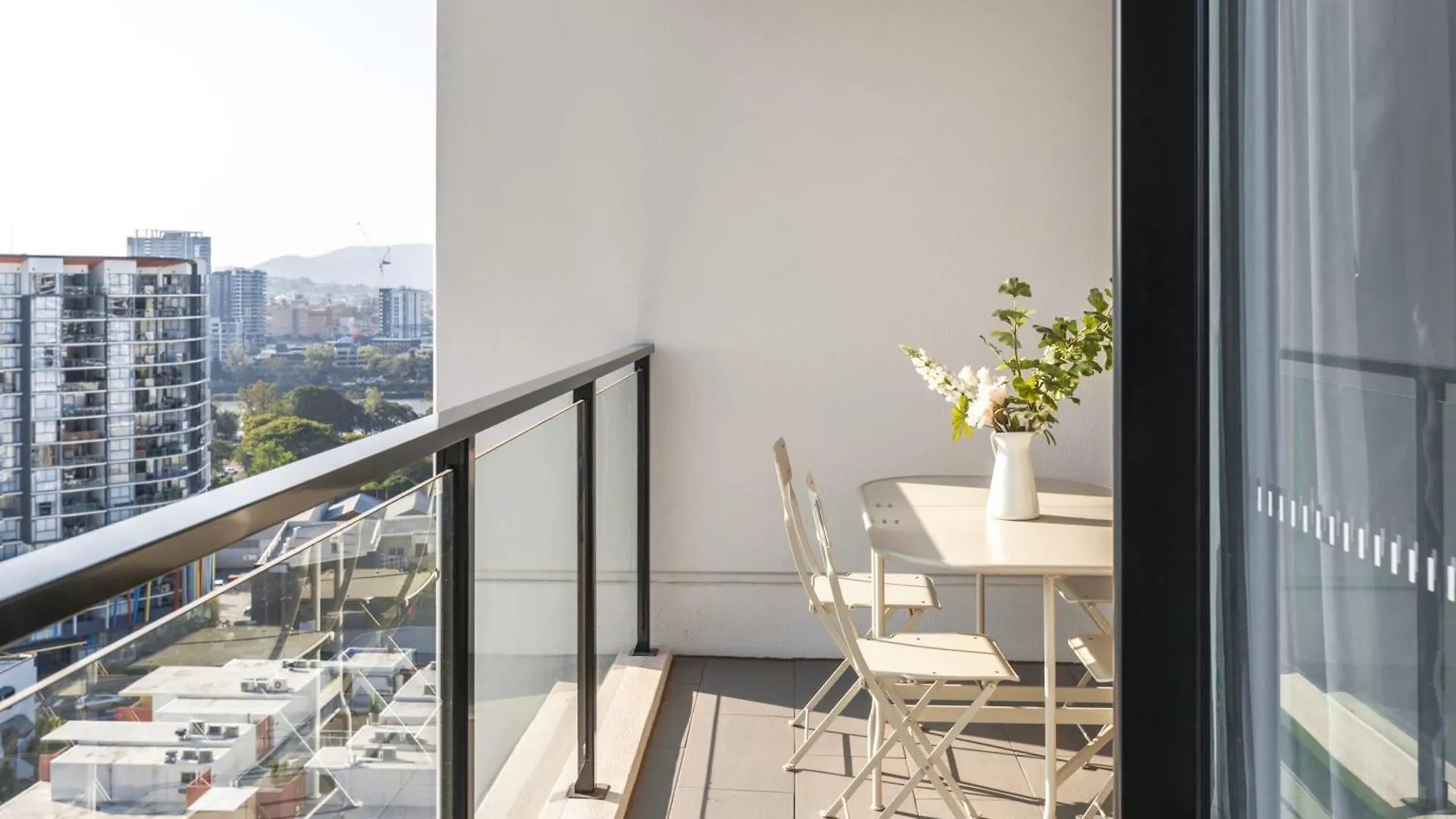 Perfect Location Apt W Roof Top Pool Gym Brisbane Australia