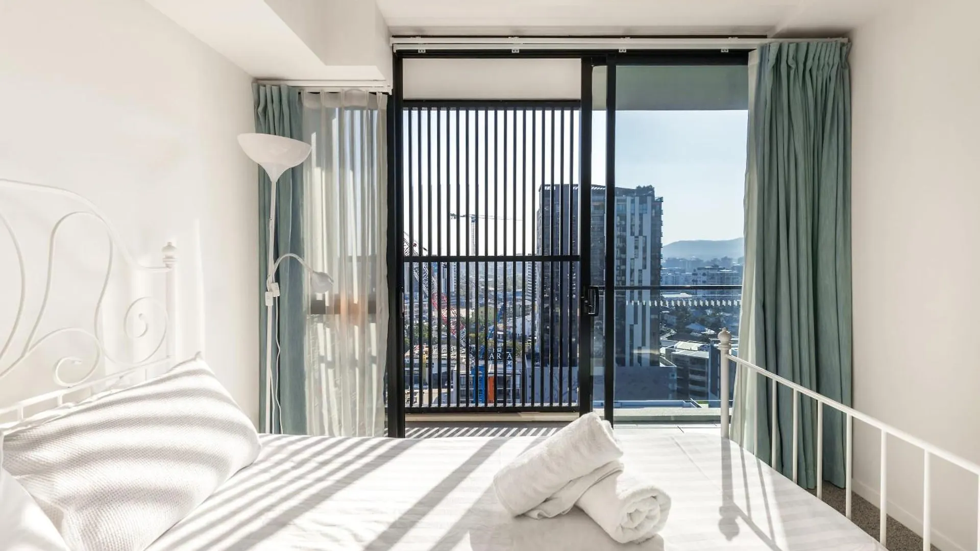 Apartment Perfect Location Apt W Roof Top Pool Gym Brisbane