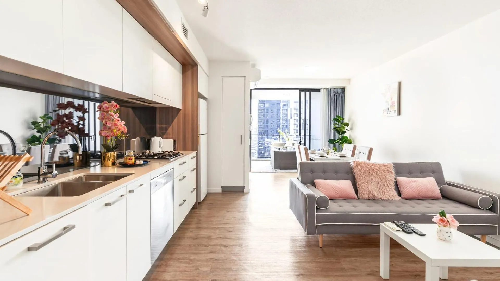 Perfect Location Apt W Roof Top Pool Gym Brisbane